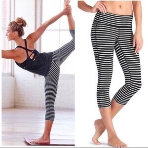 Athleta Chaturanga Cropped Striped Leggings size Small